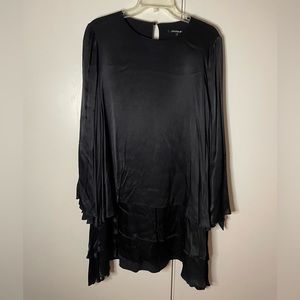 Gianni bini Black longe sleeve dress with flared cuffs